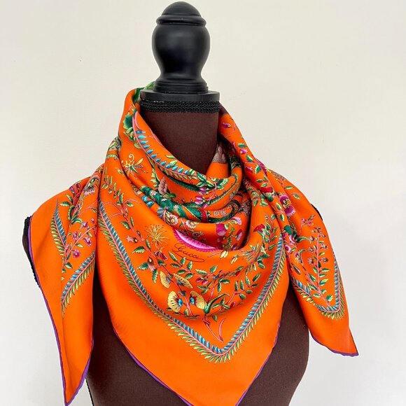 New Gucci Classic Floral Print Silk Scarf with Gucci Box Gift